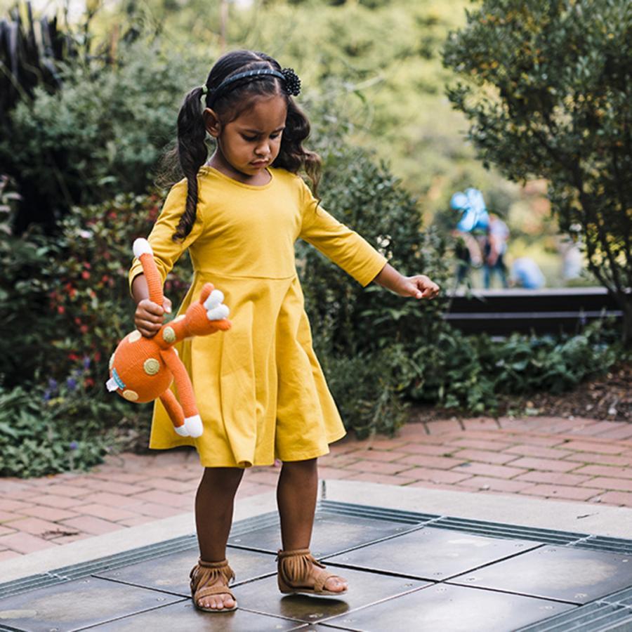 Large Giraffe - HoneyBug