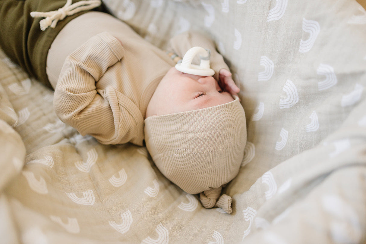 Oatmeal Organic Ribbed Newborn Knot Hat - HoneyBug