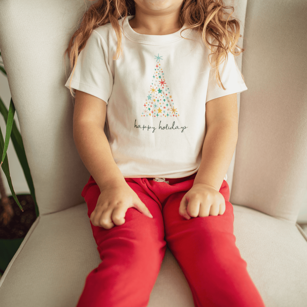 graphic tee | happy holidays tree - HoneyBug