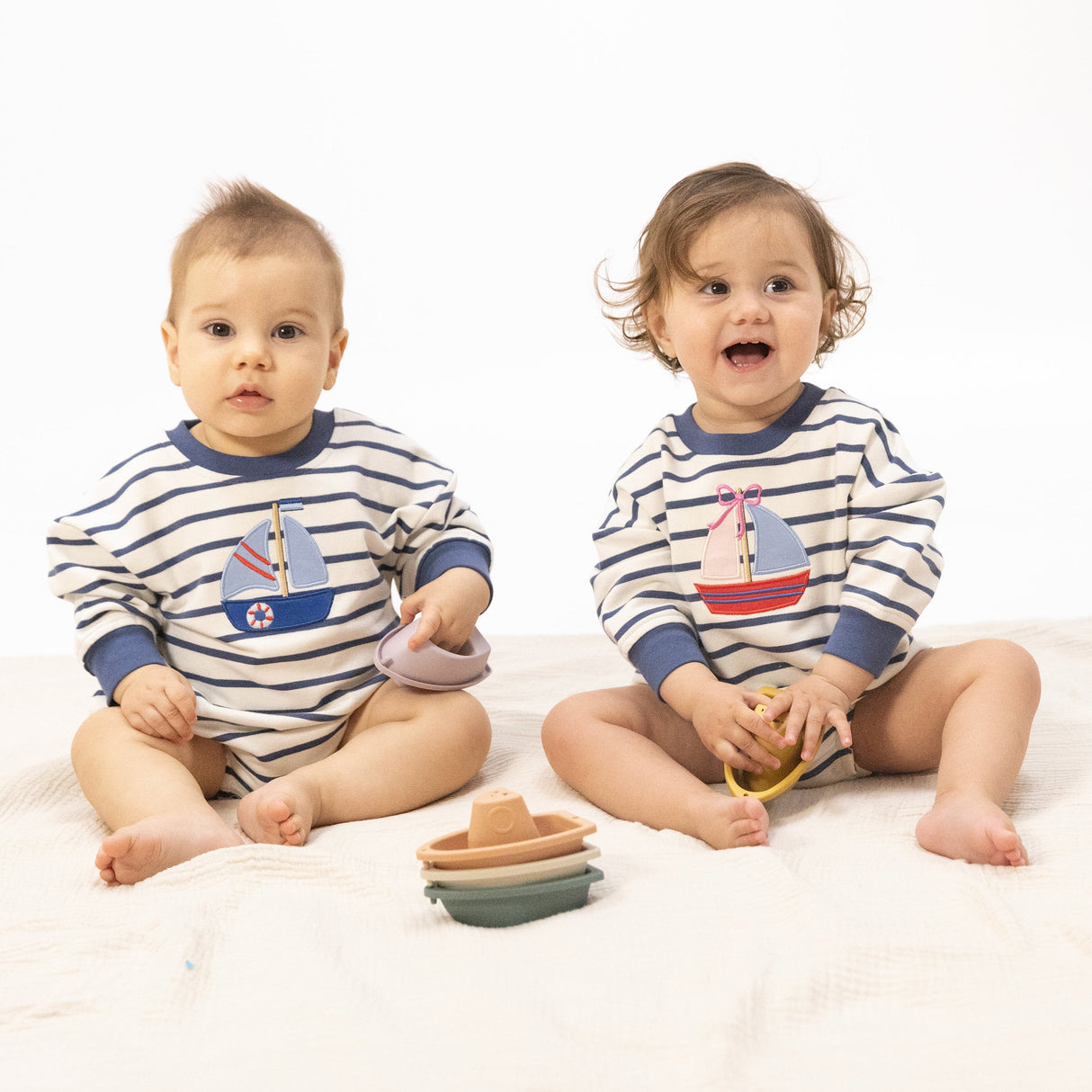 Bubbly Sailboat - Sweatshirt Bubble Sailboat with Bow
