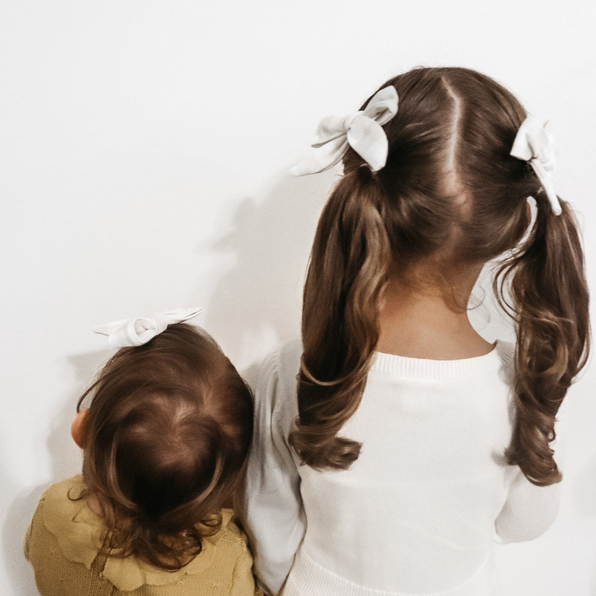 Neutral Checkered Bow