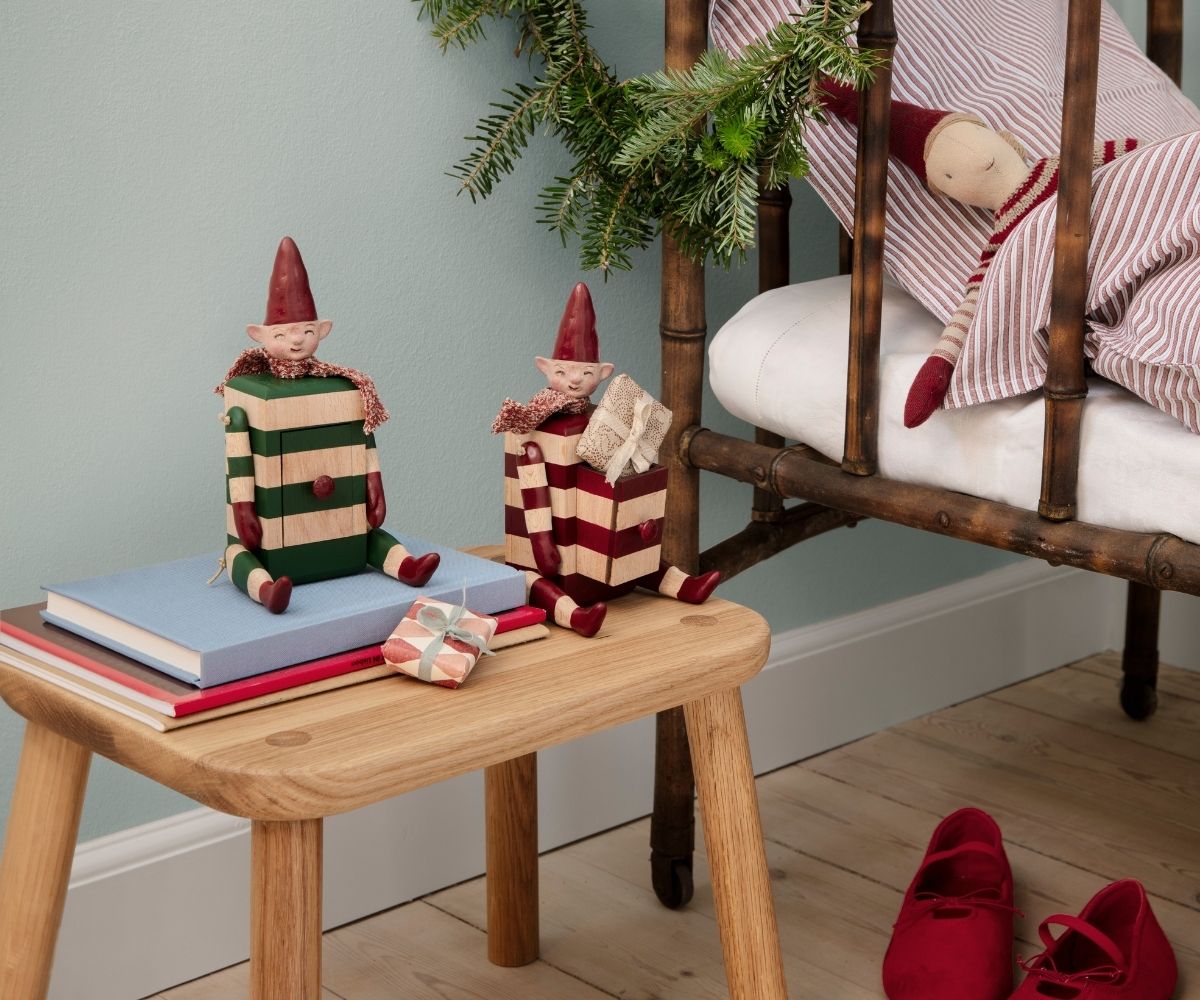 Elf with Drawer - Red - HoneyBug