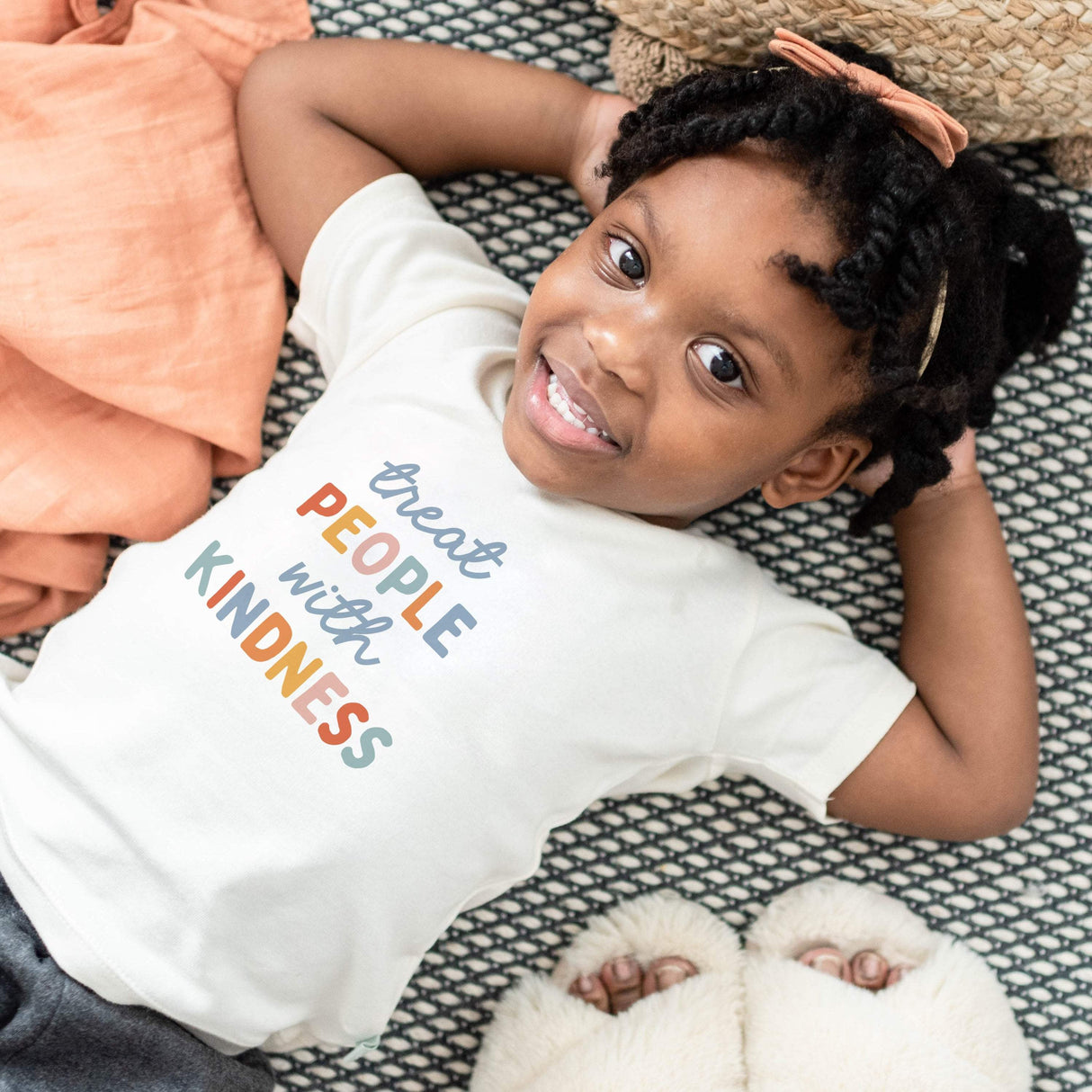 graphic tee | treat people with kindness - HoneyBug