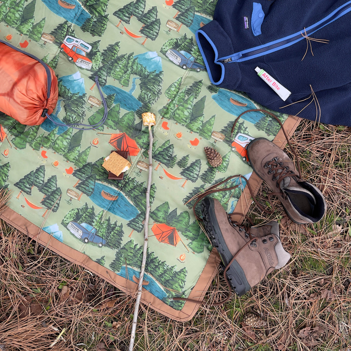 Outdoor Blanket - Camp - HoneyBug