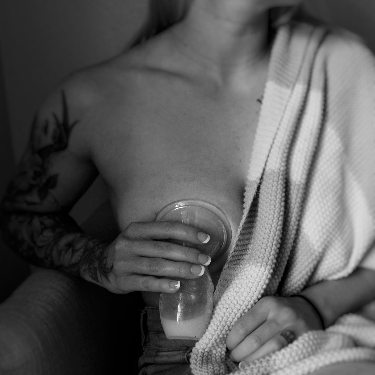 Haakaa Generation 1 Silicone Breast Pump 4 oz, 1 pk - HoneyBug