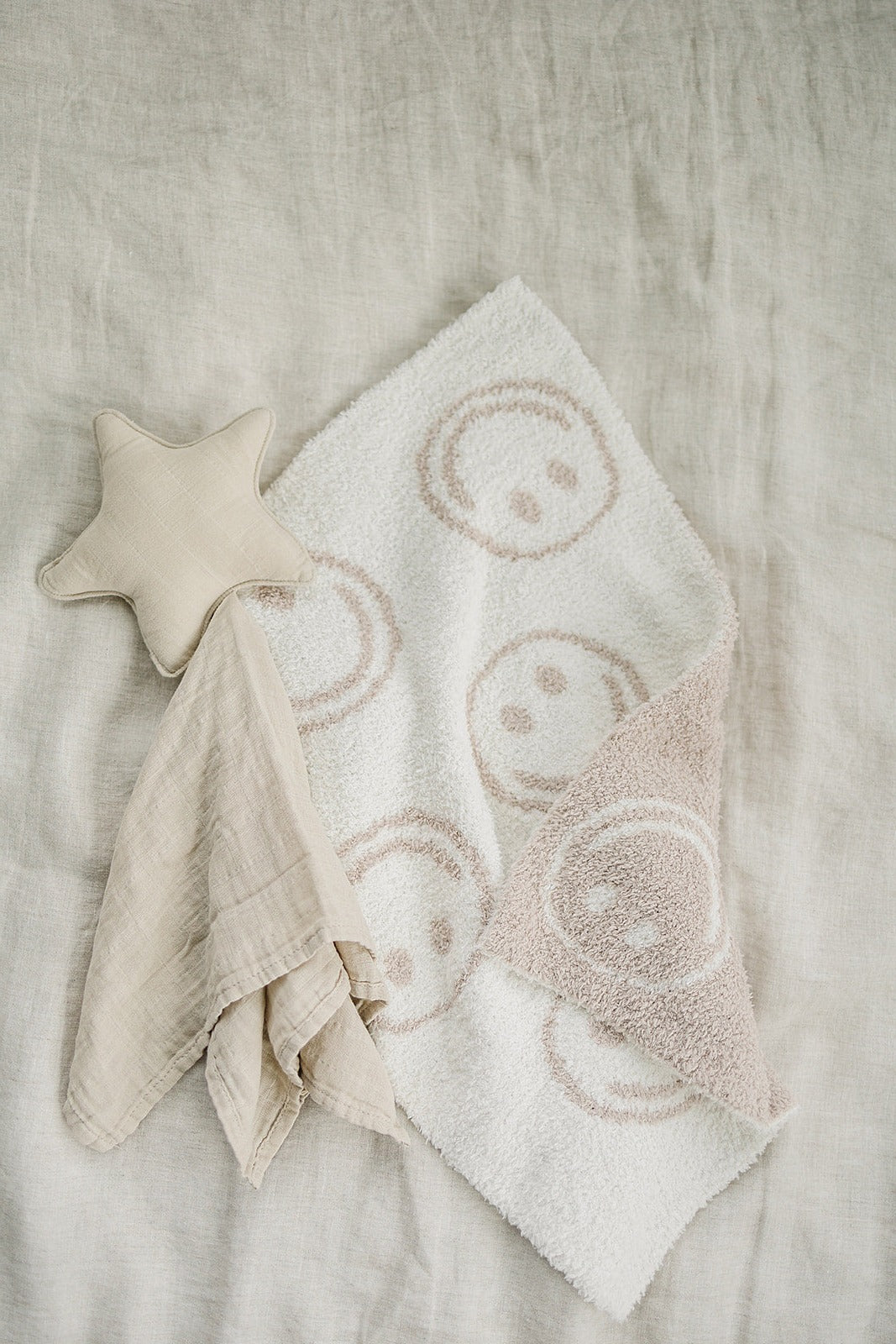Smiley Taupe Plush Blanket - HoneyBug