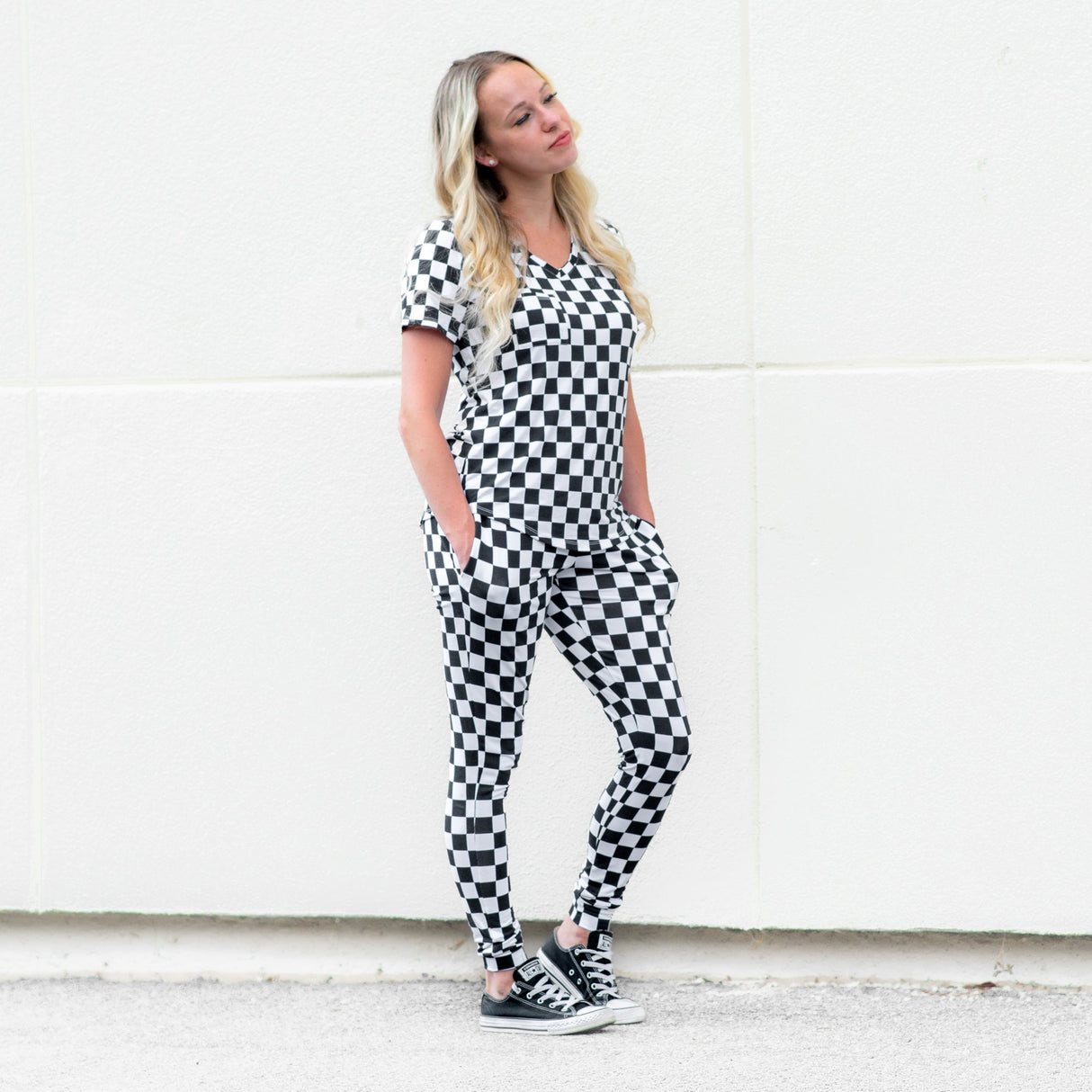 MAMA V-NECK- B+W Check - HoneyBug