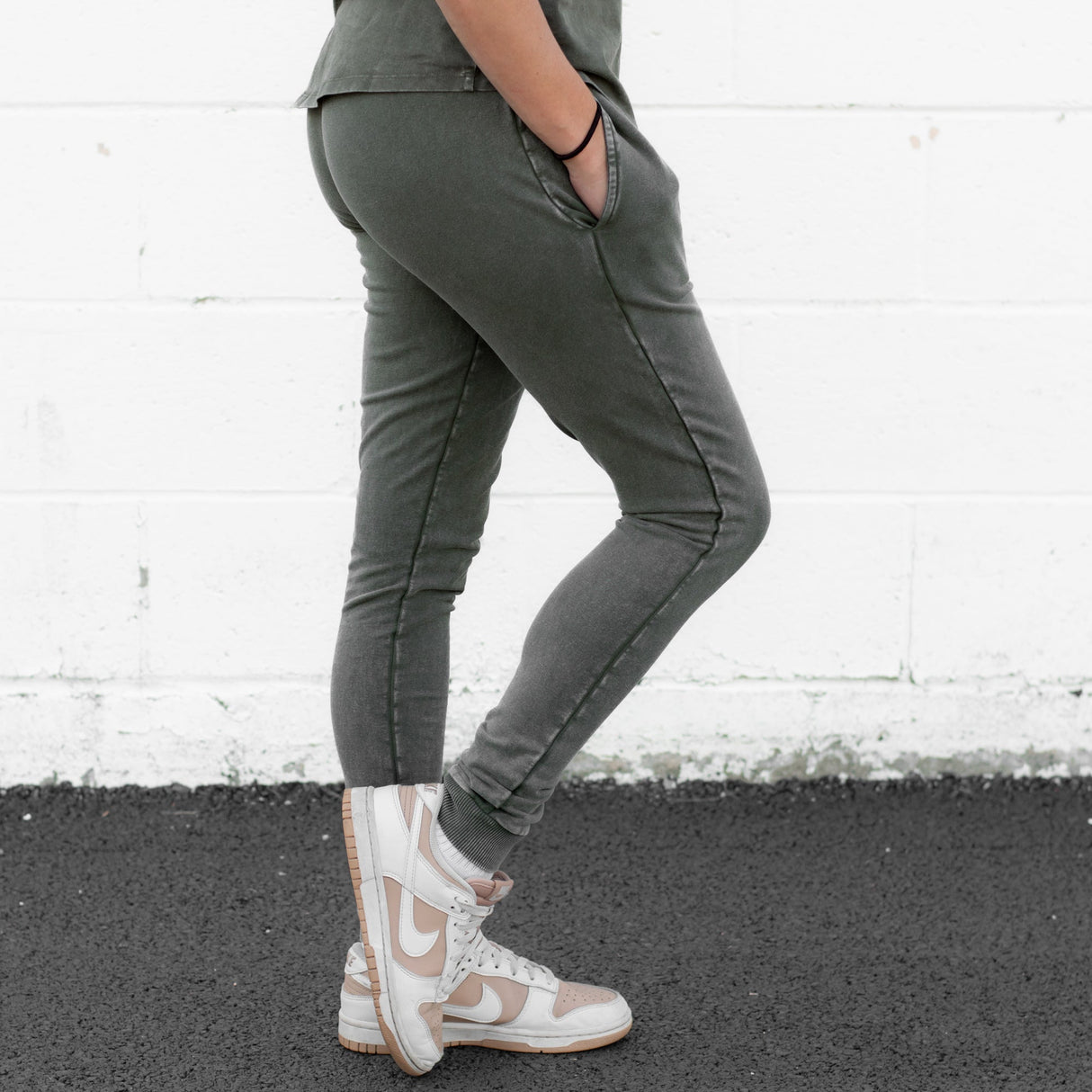 MAMA JOGGERS- Moss Snow Wash - HoneyBug