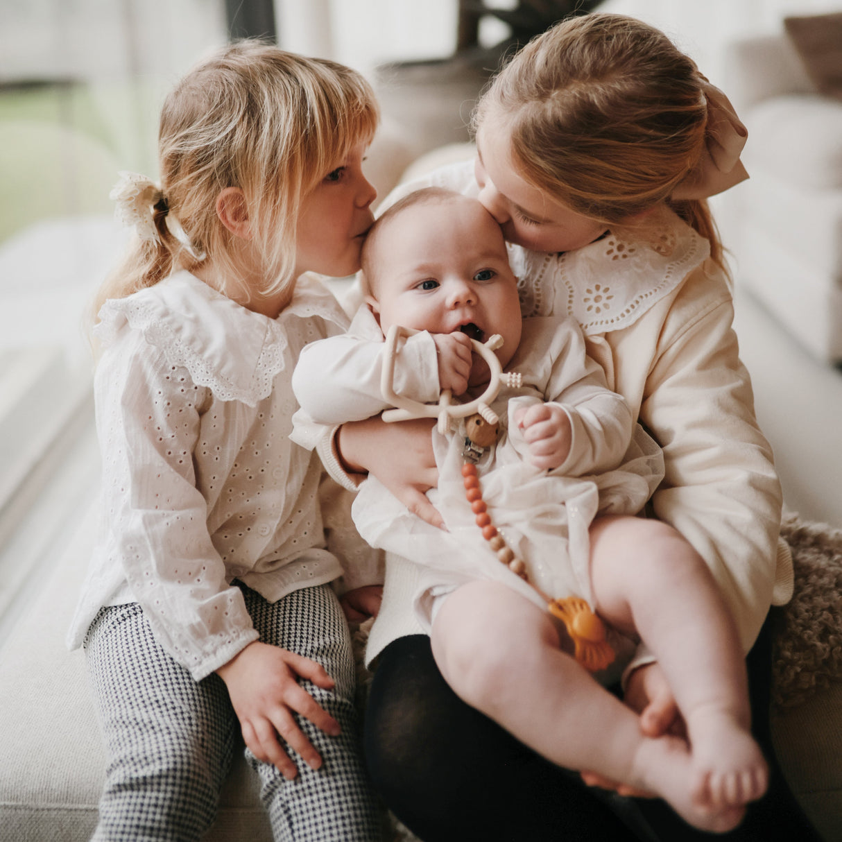 No-Drop Sensory Teether - Blush - HoneyBug