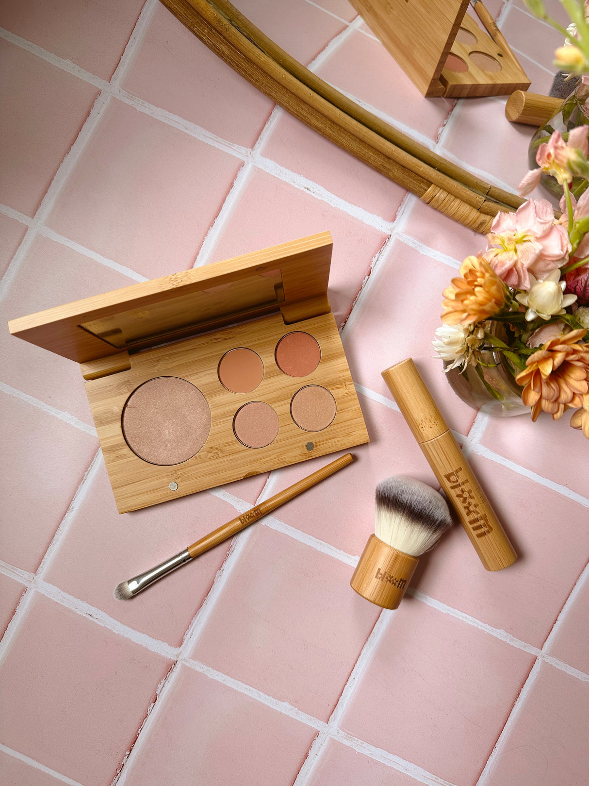 Bloom Makeup Kit - HoneyBug