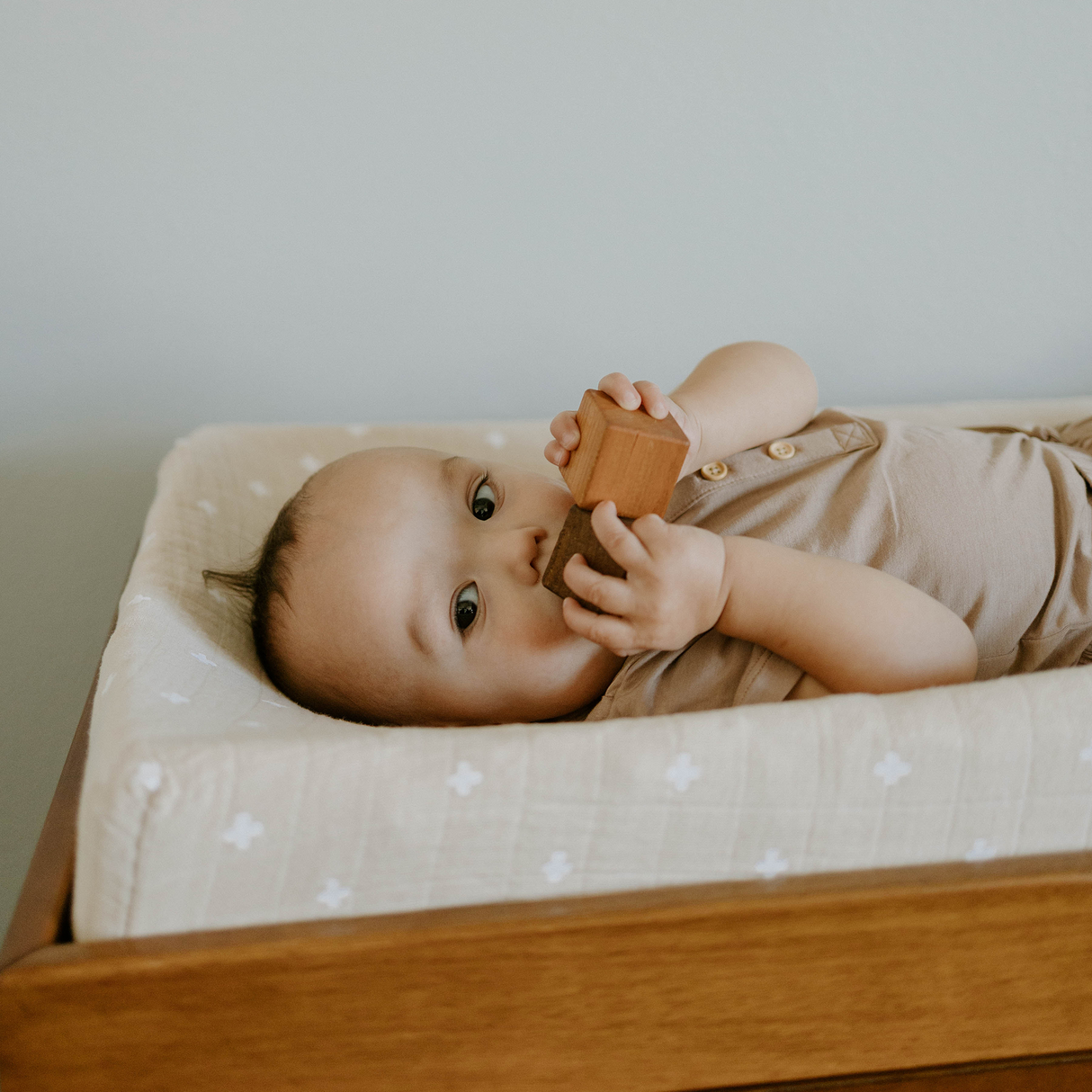 Cotton Muslin Changing Pad Cover - Taupe Cross - HoneyBug