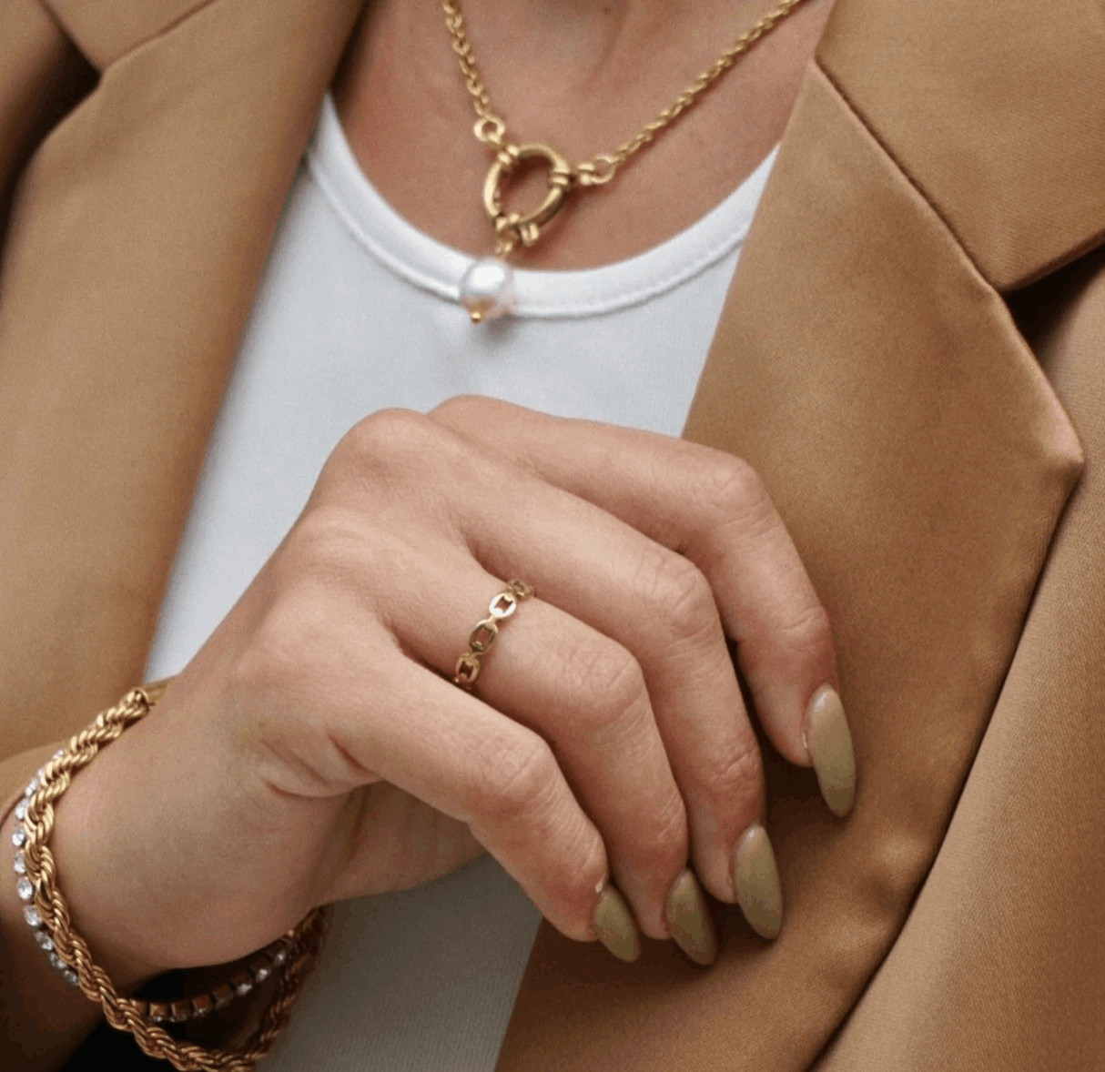 Billy Dainty Chain Ring - HoneyBug