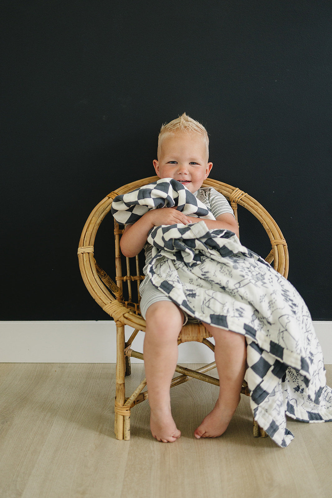 Charcoal Checkered + Summit Muslin Quilt - HoneyBug