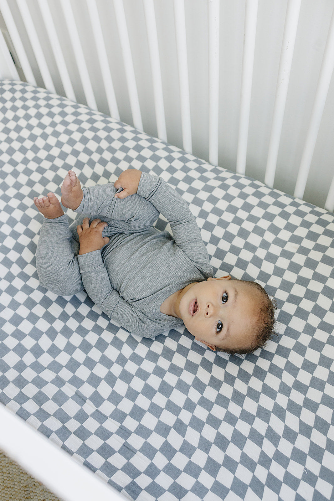 Dusty Blue Wavy Checkered Muslin Crib Sheet - HoneyBug