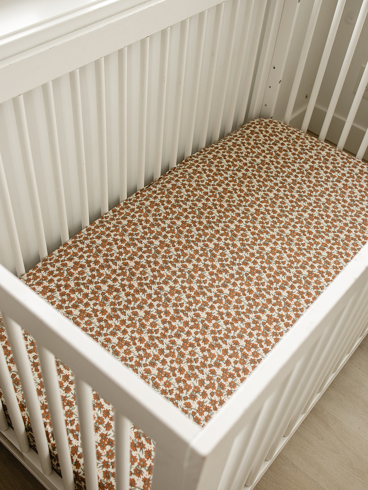 Cream Magnolia Bamboo Stretch Crib Sheet - HoneyBug