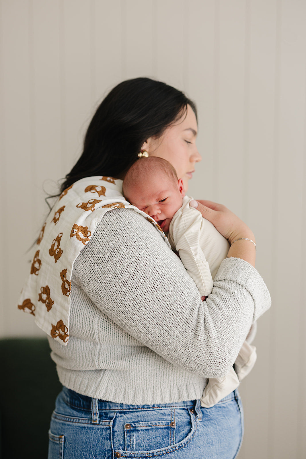 Teddy Bear Muslin Burp Cloth - HoneyBug