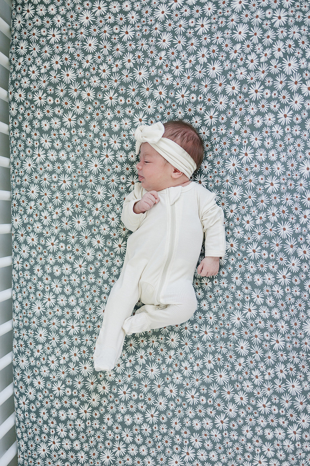 Dark Green Daisy Bamboo Stretch Crib Sheet - HoneyBug