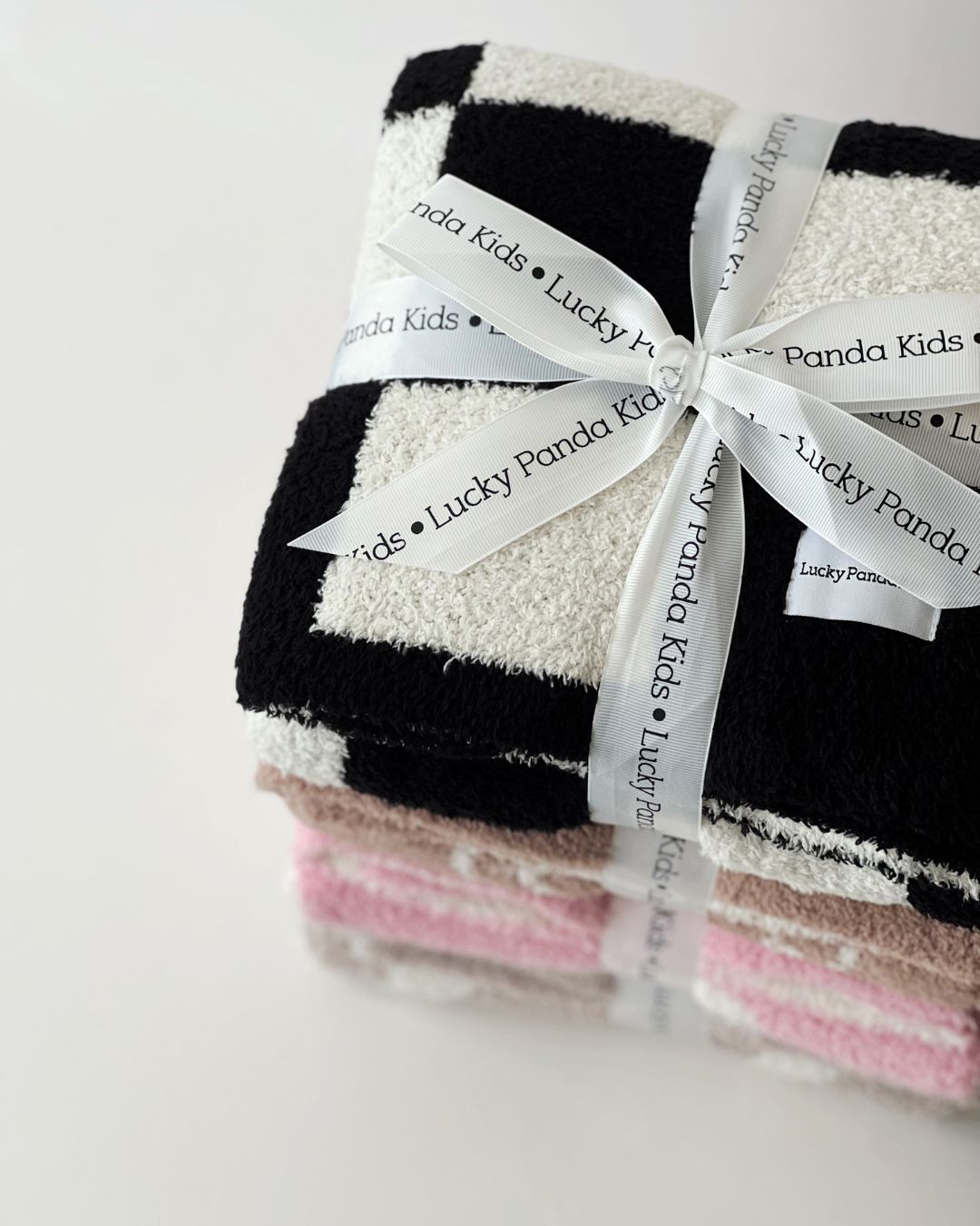 Checkered Plush Blanket | Black - HoneyBug