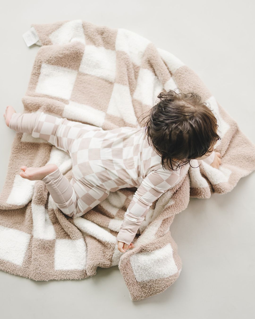 Checkered Plush Blanket | Latte - HoneyBug