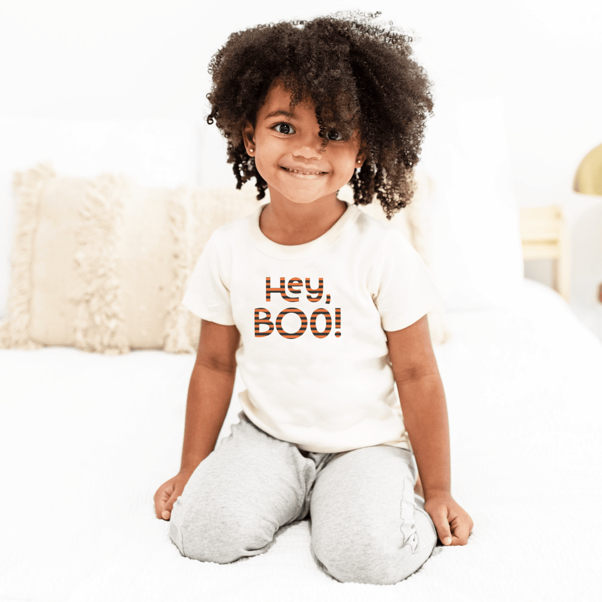 graphic tee | hey boo - HoneyBug