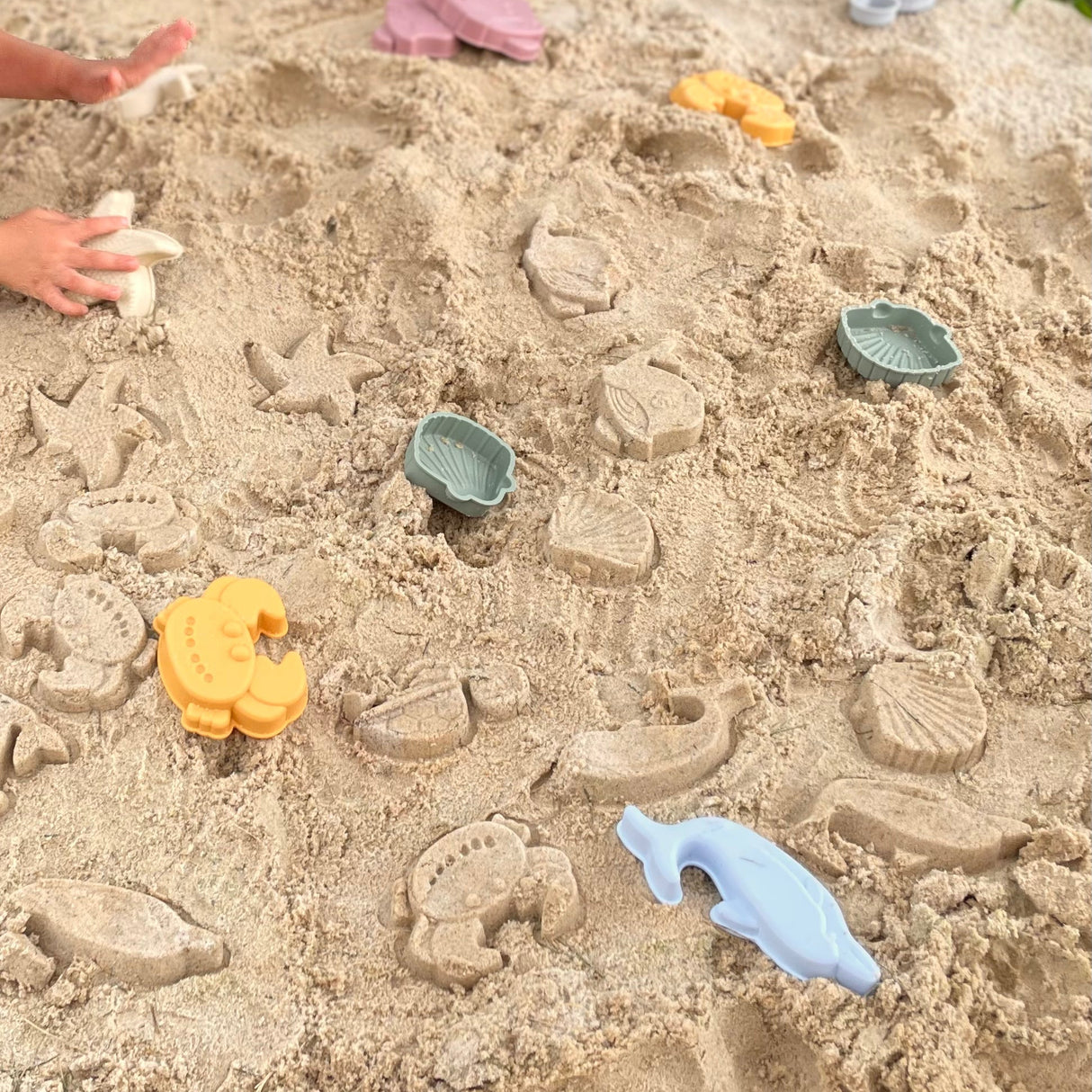 Silicone Sand bucket with toys and shovel