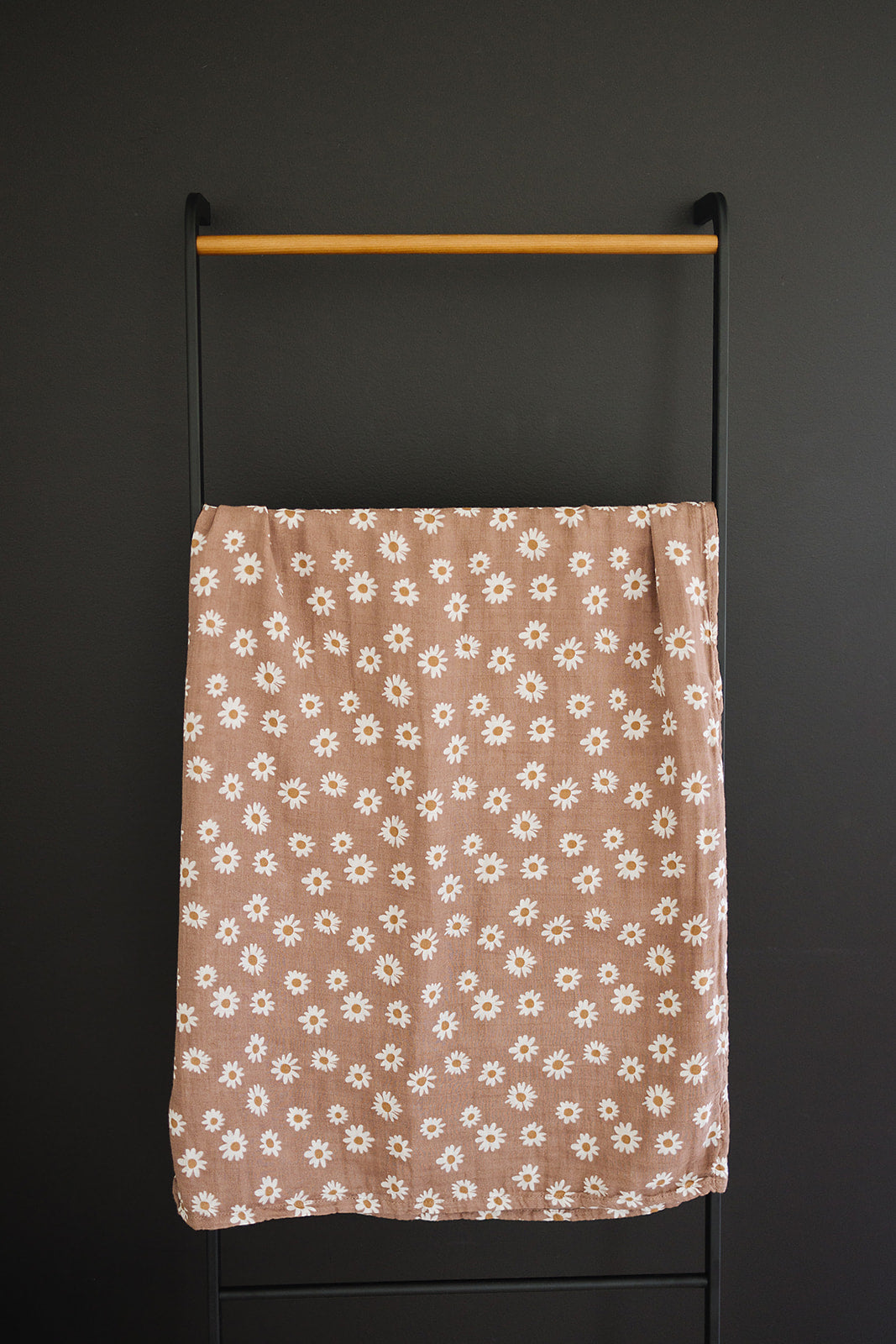 Daisy Dream Muslin Swaddle Blanket - HoneyBug