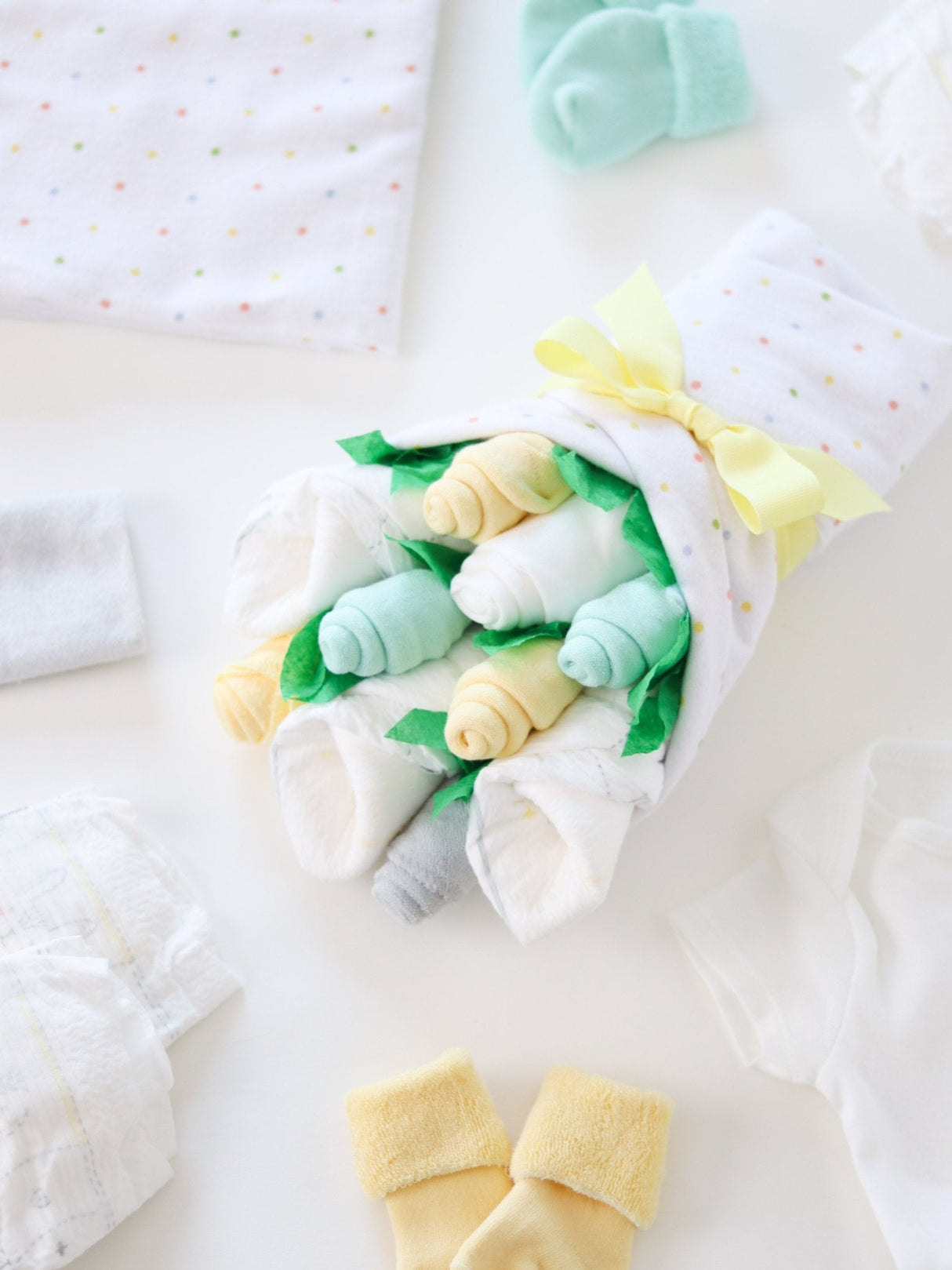 Neutral Dots Baby Gift Set - HoneyBug