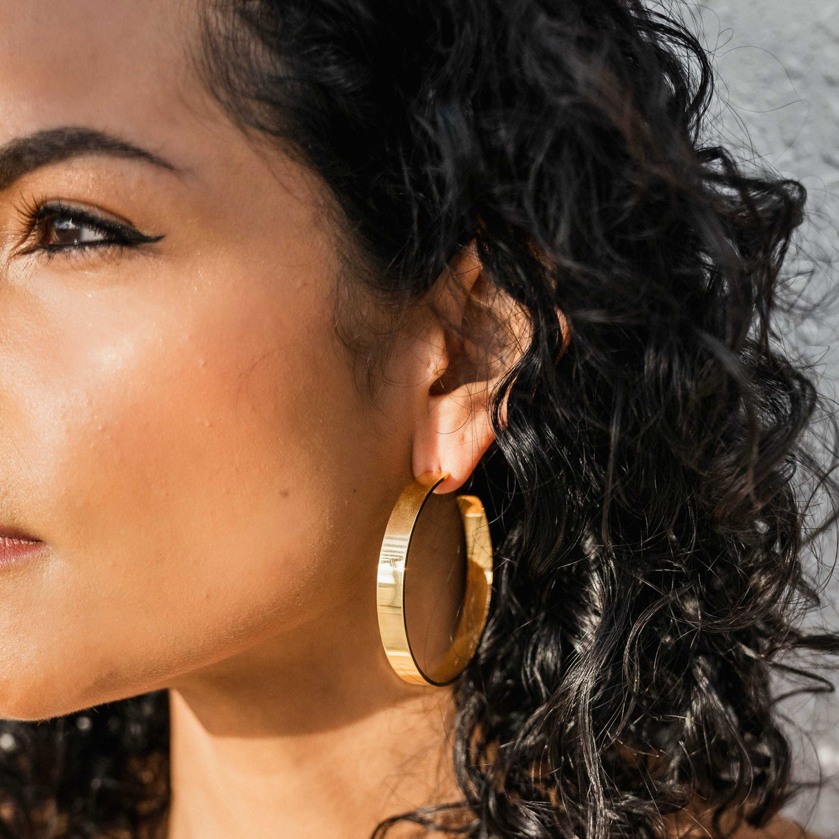 Perry Large Hoop Earring - HoneyBug