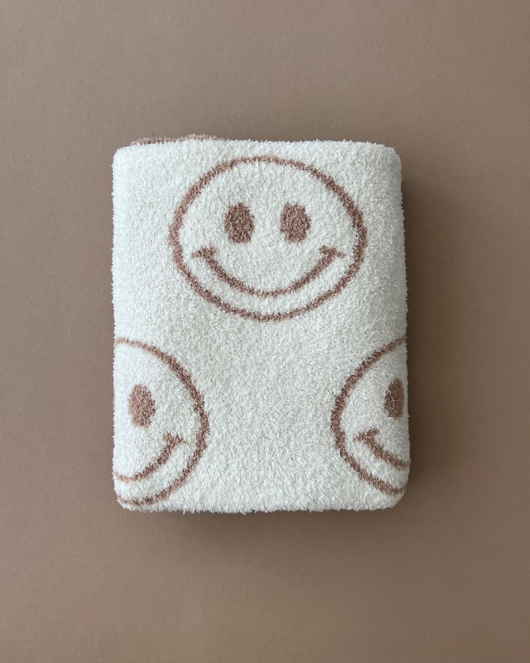 Smiley Fuzzy Blanket | Latte - HoneyBug