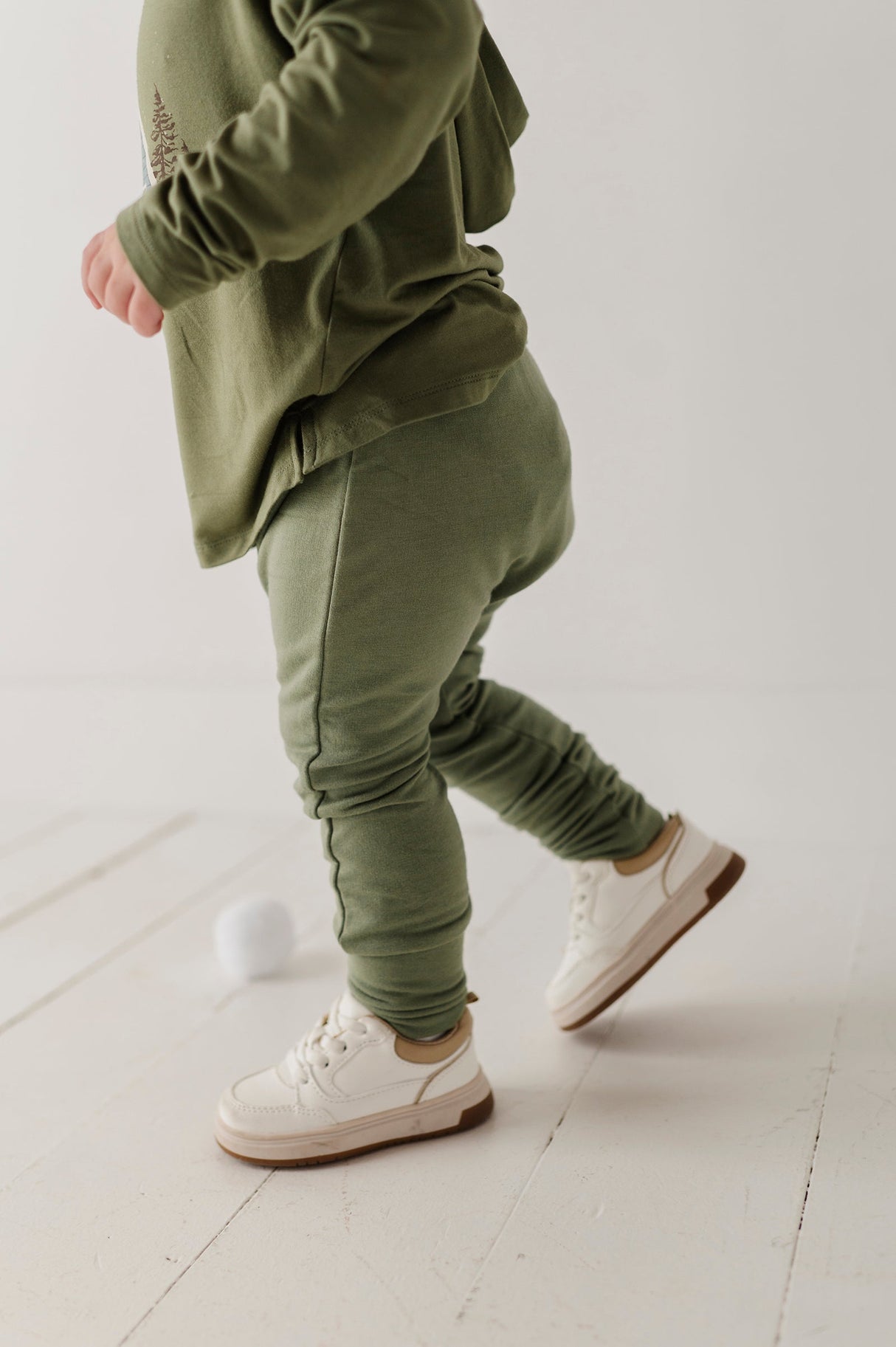 Slim Harems - HoneyBug 