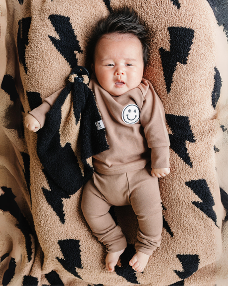 Lightning Bolt Fuzzy Blanket | Mocha - HoneyBug 