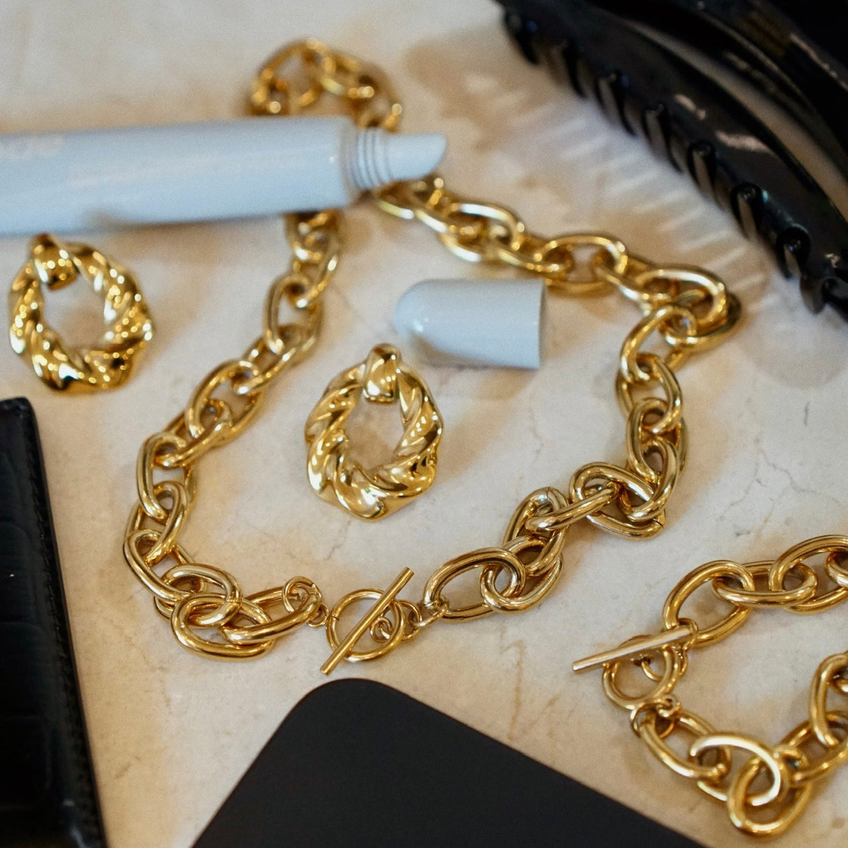 Allegra Chunky Oval Chain Toggle Necklace - HoneyBug 