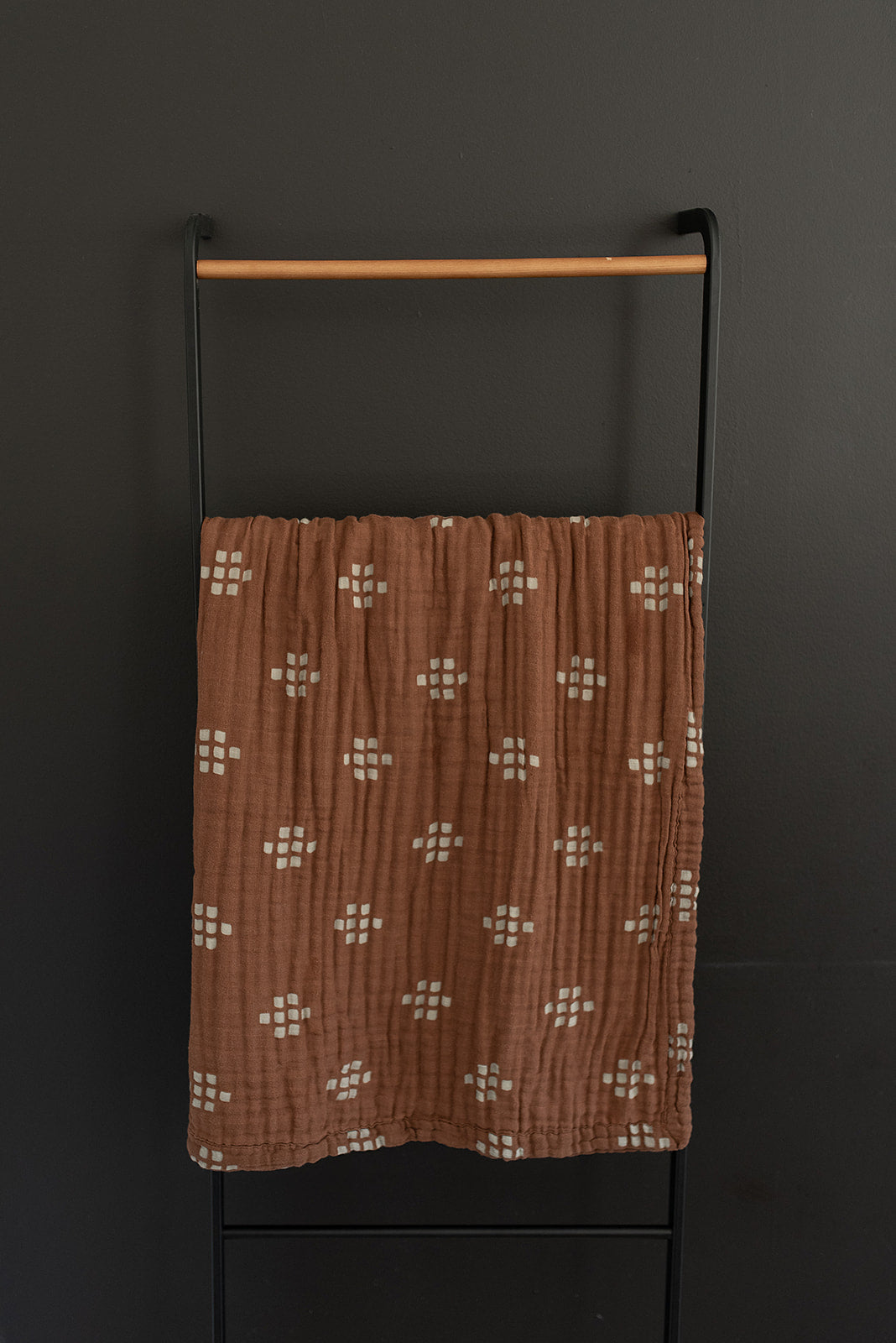 Chestnut Textiles Muslin Quilt - HoneyBug 