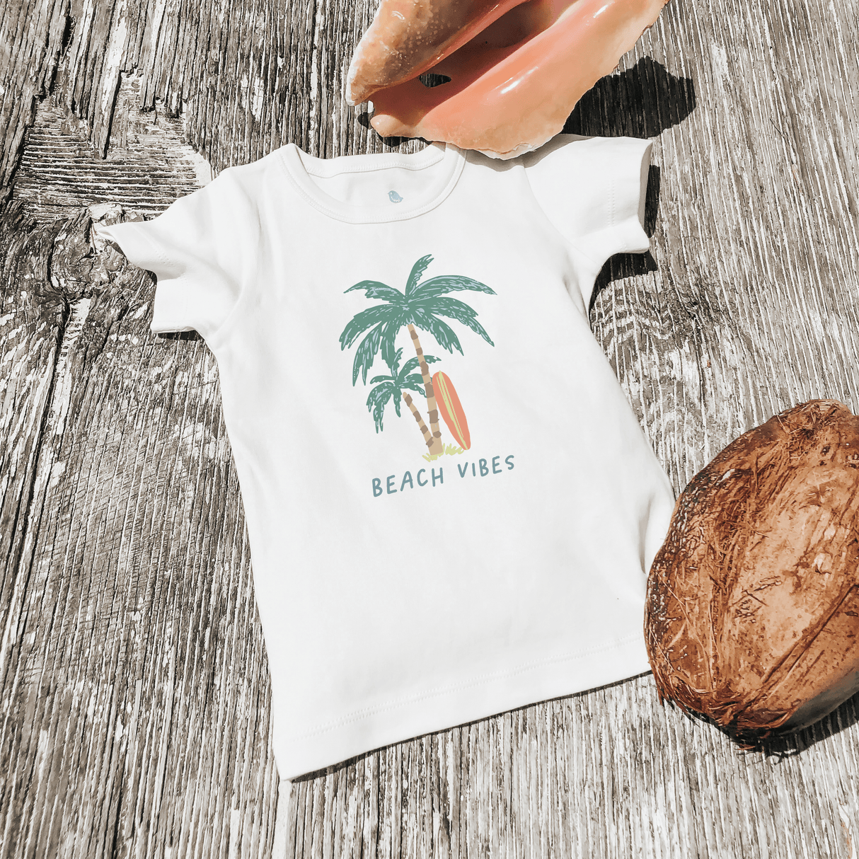 graphic tee | beach vibes palms - HoneyBug 