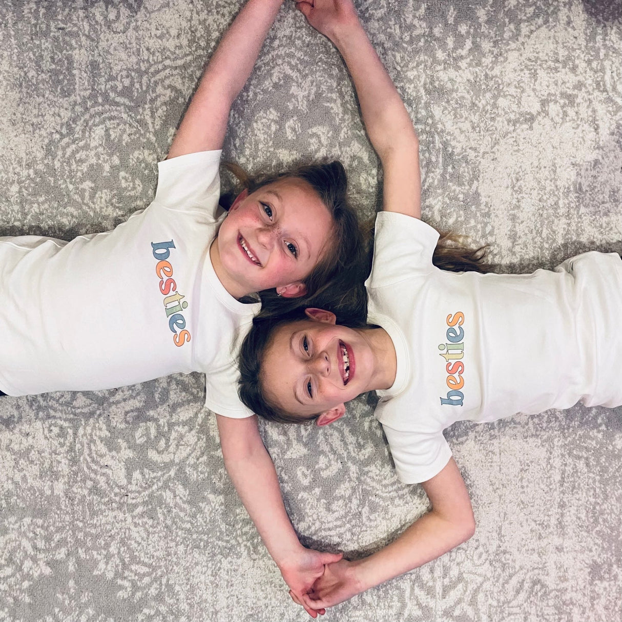 graphic tee | besties - HoneyBug 