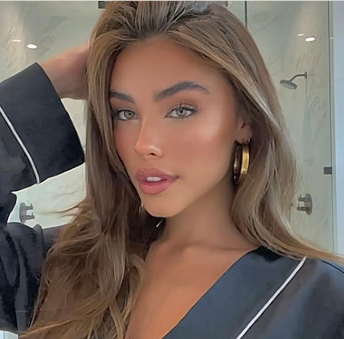 Perry Large Hoop Earring - HoneyBug 