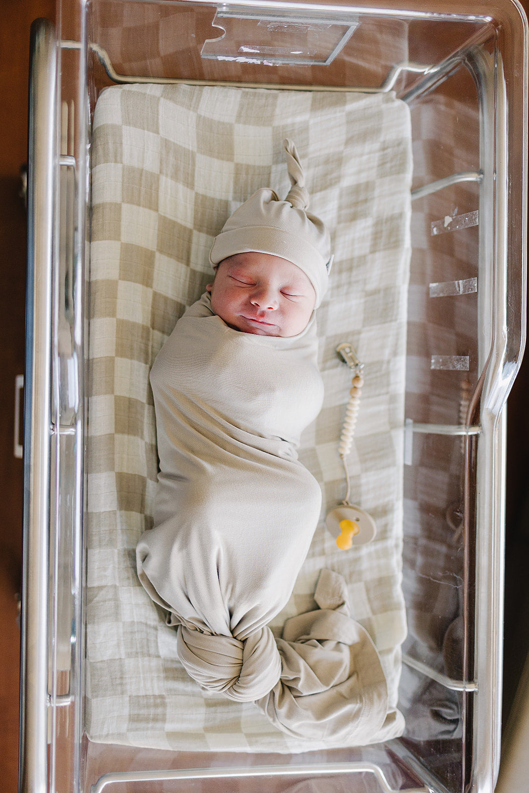 Oatmeal Bamboo Newborn Knot Hat - HoneyBug 