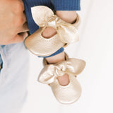 Platinum Knotted Bow Baby Shoe - HoneyBug 