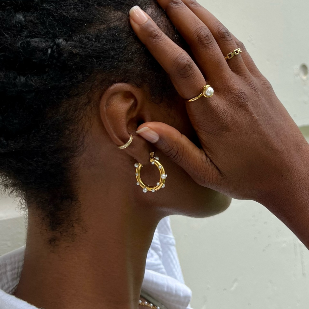 Nicoletta Pearl Hoop Earring - HoneyBug 