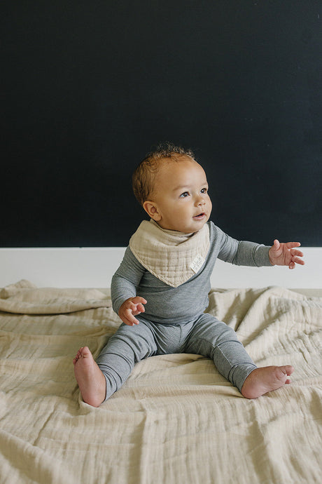 Oatmeal Muslin Bib - HoneyBug 