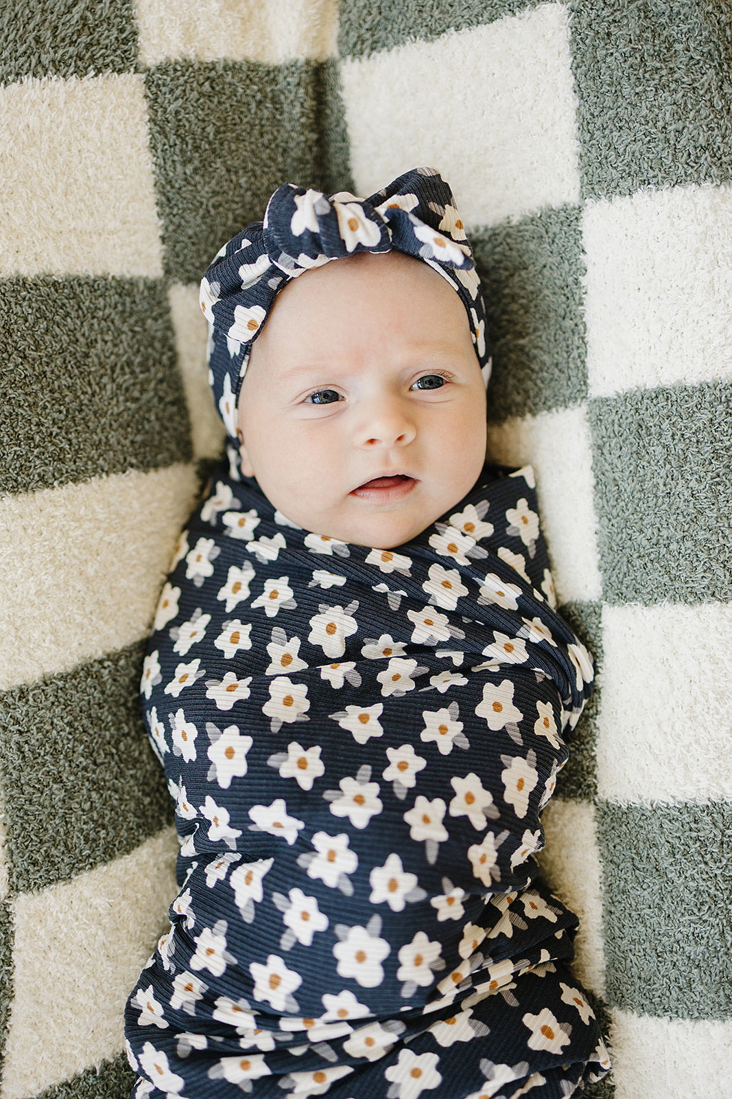 Navy Daisy Ribbed Bamboo Stretch Swaddle - HoneyBug 