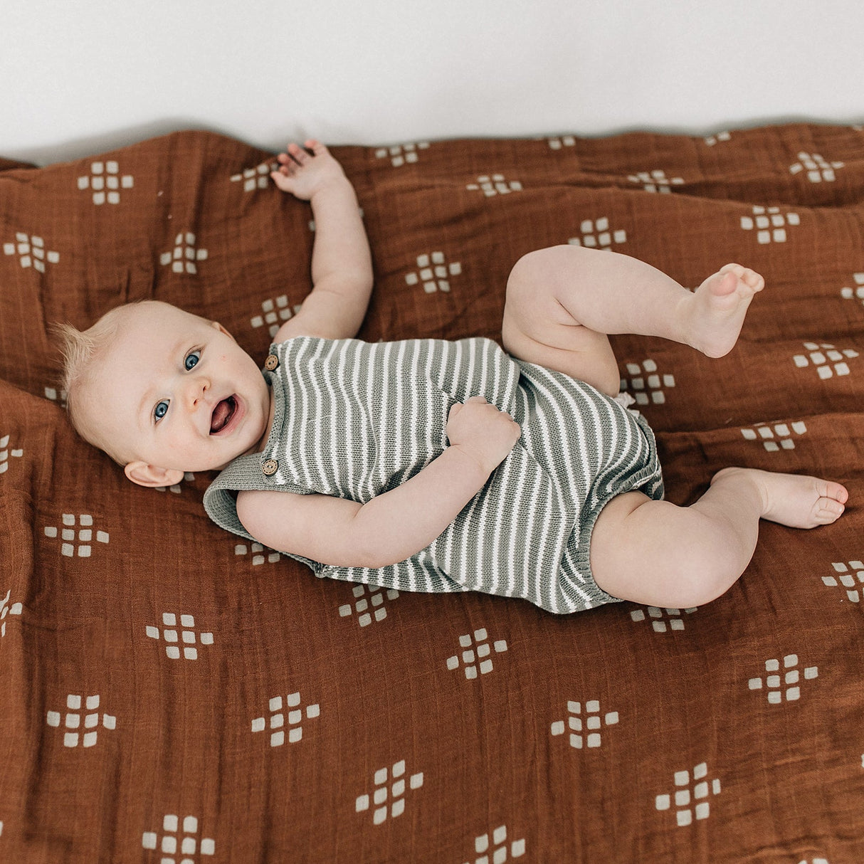 Chestnut Textiles Muslin Swaddle Blanket - HoneyBug 
