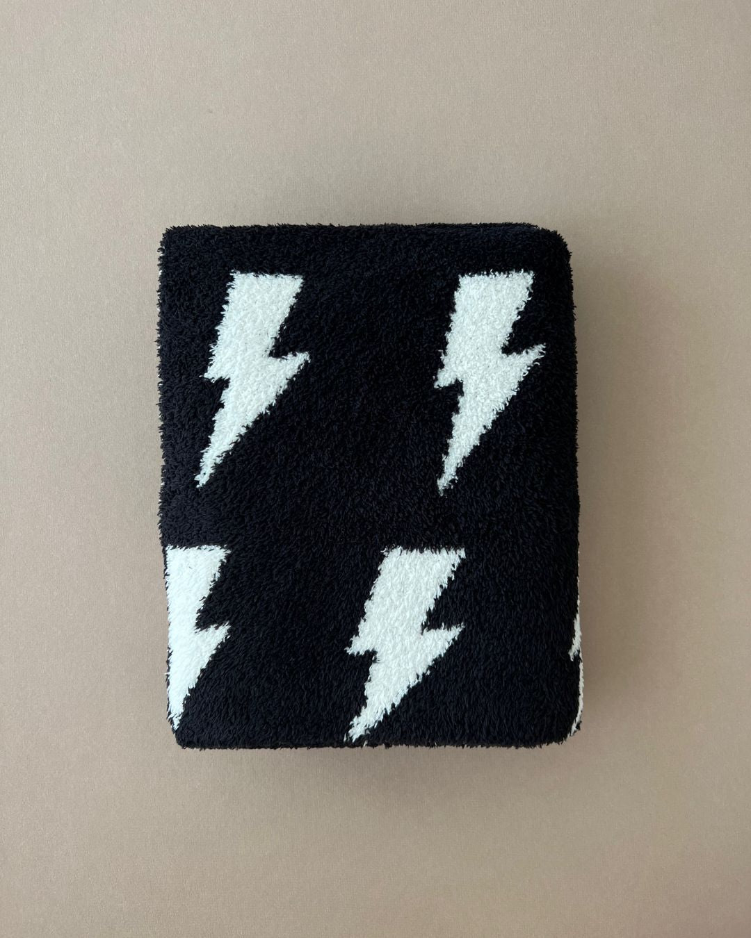 Lightning Bolt Fuzzy Blanket | Black - HoneyBug 