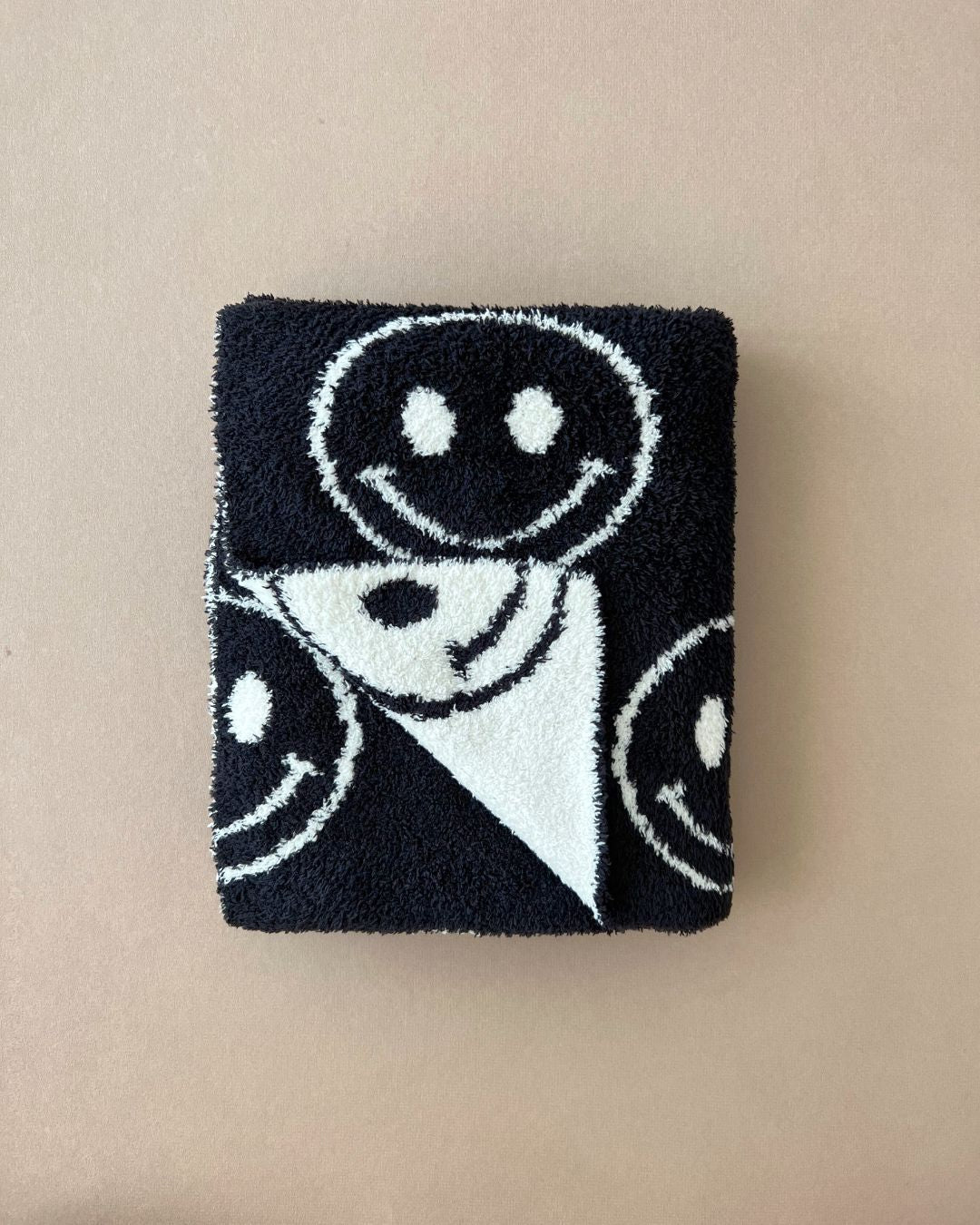 Smiley Fuzzy Blanket | Black - HoneyBug 