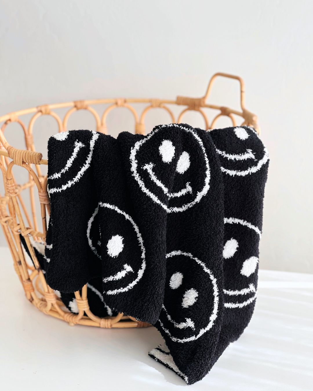 Smiley Fuzzy Blanket | Black - HoneyBug 