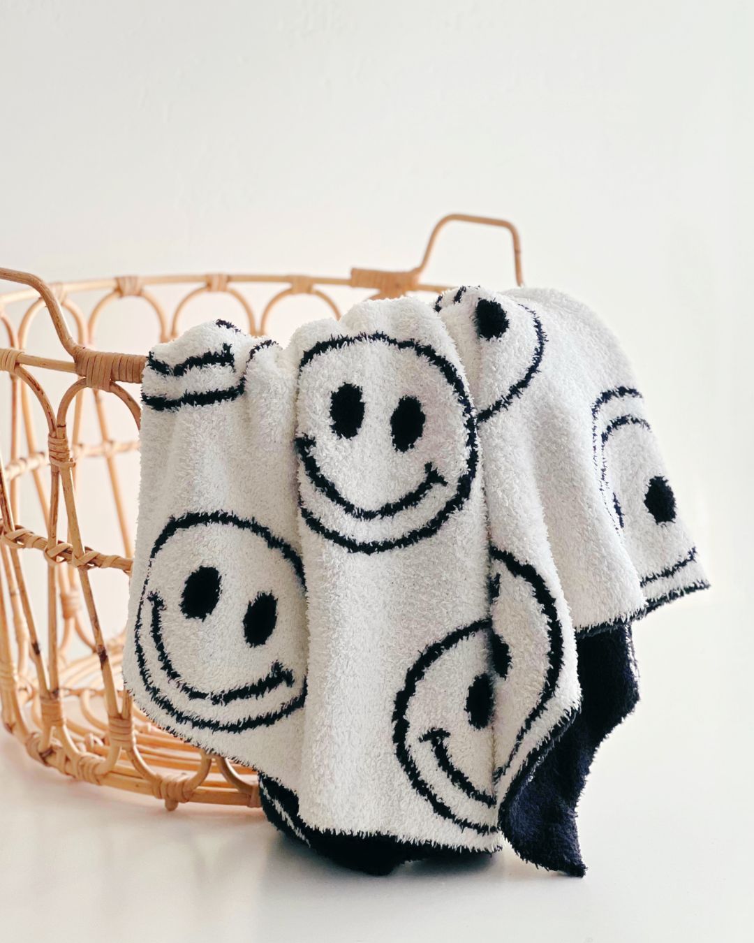 Smiley Fuzzy Blanket | Black - HoneyBug 