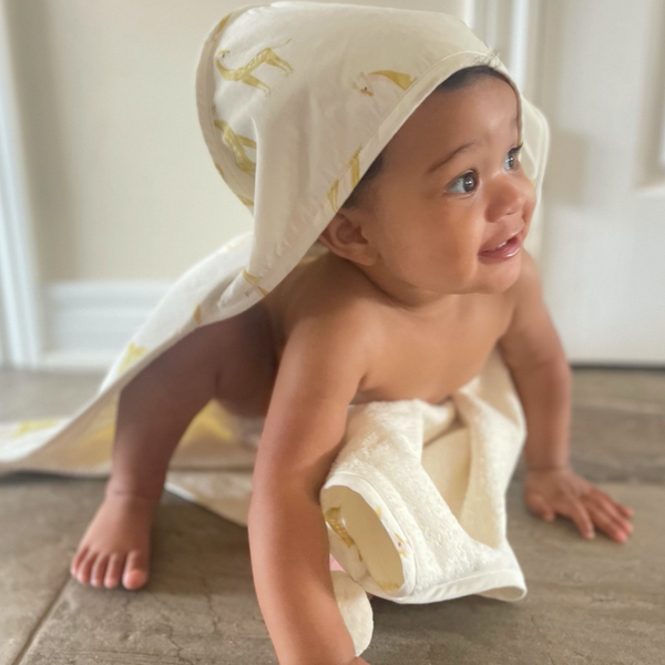 Hooded Towel - Follow Me Giraffe - HoneyBug 